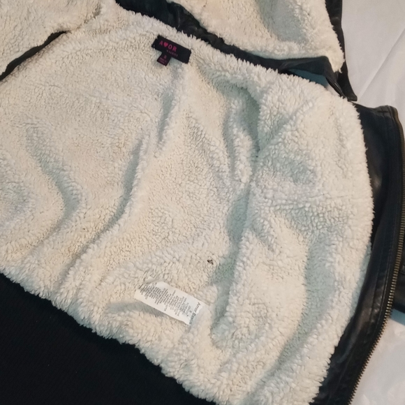 Kid Amor jacket size (S) used but like New - Picture 10 of 15